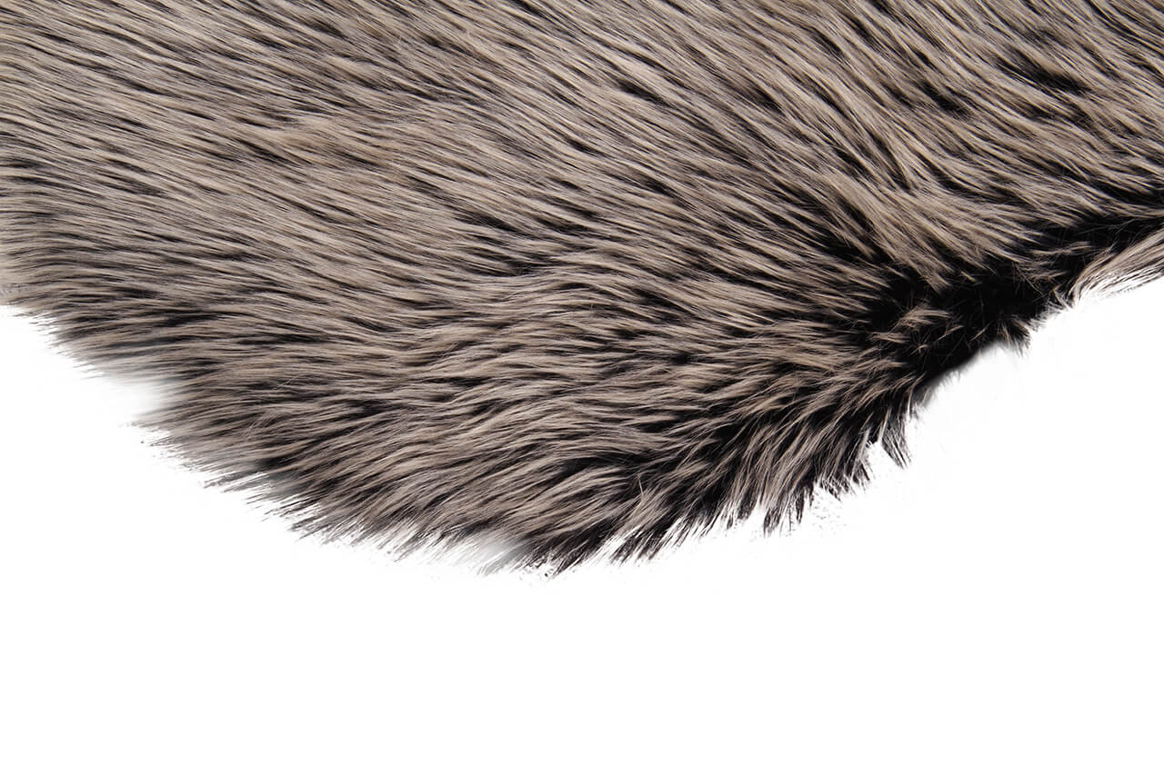 Eco Lambskin Taupe in Finta Pelliccia – Plaid, Tappeto o Coprisedia – Morbido, Elegante - Image 2